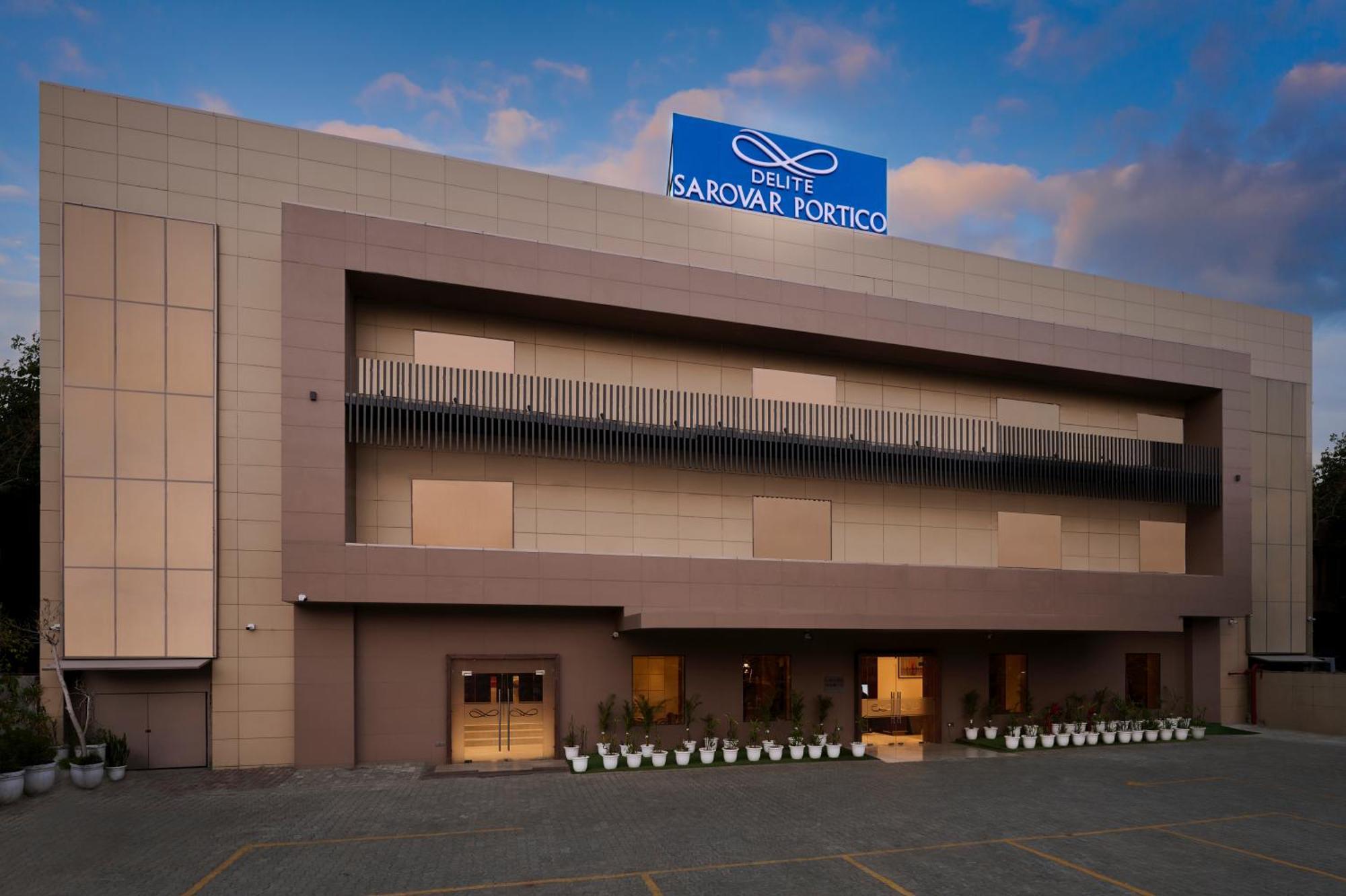 Delite Sarovar Portico Faridabad Ngoại thất bức ảnh