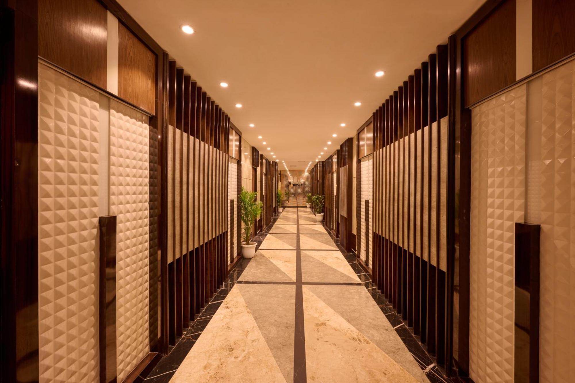 Delite Sarovar Portico Faridabad Ngoại thất bức ảnh